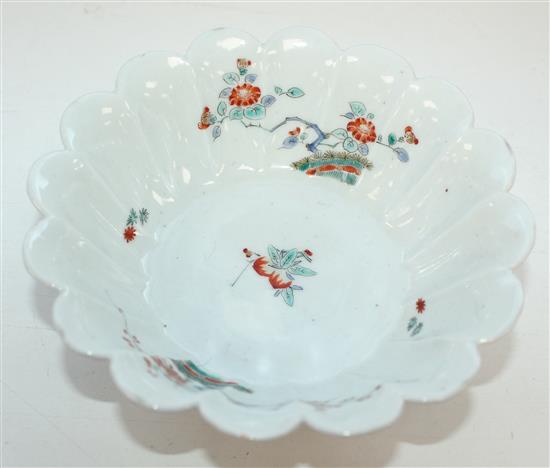 A Japanese Kakiemon kiku-shaped dish, c.1680-1710, diameter 15cm